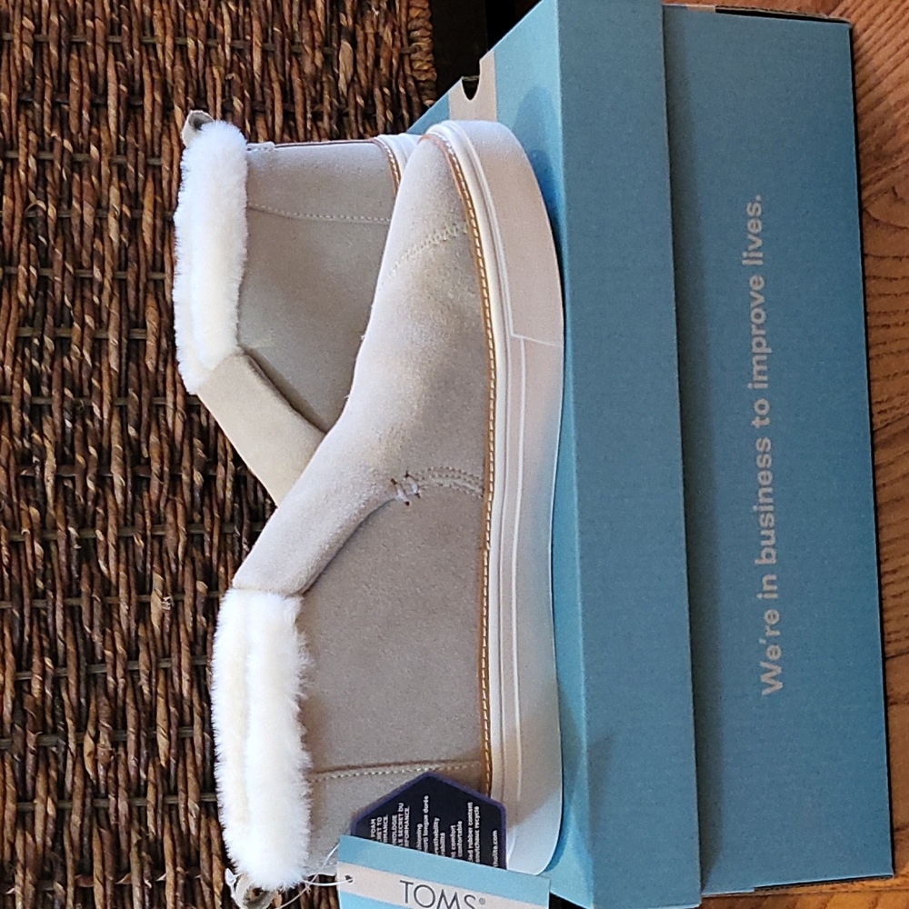 Toms Paxton womens shoe size 9. NWT
